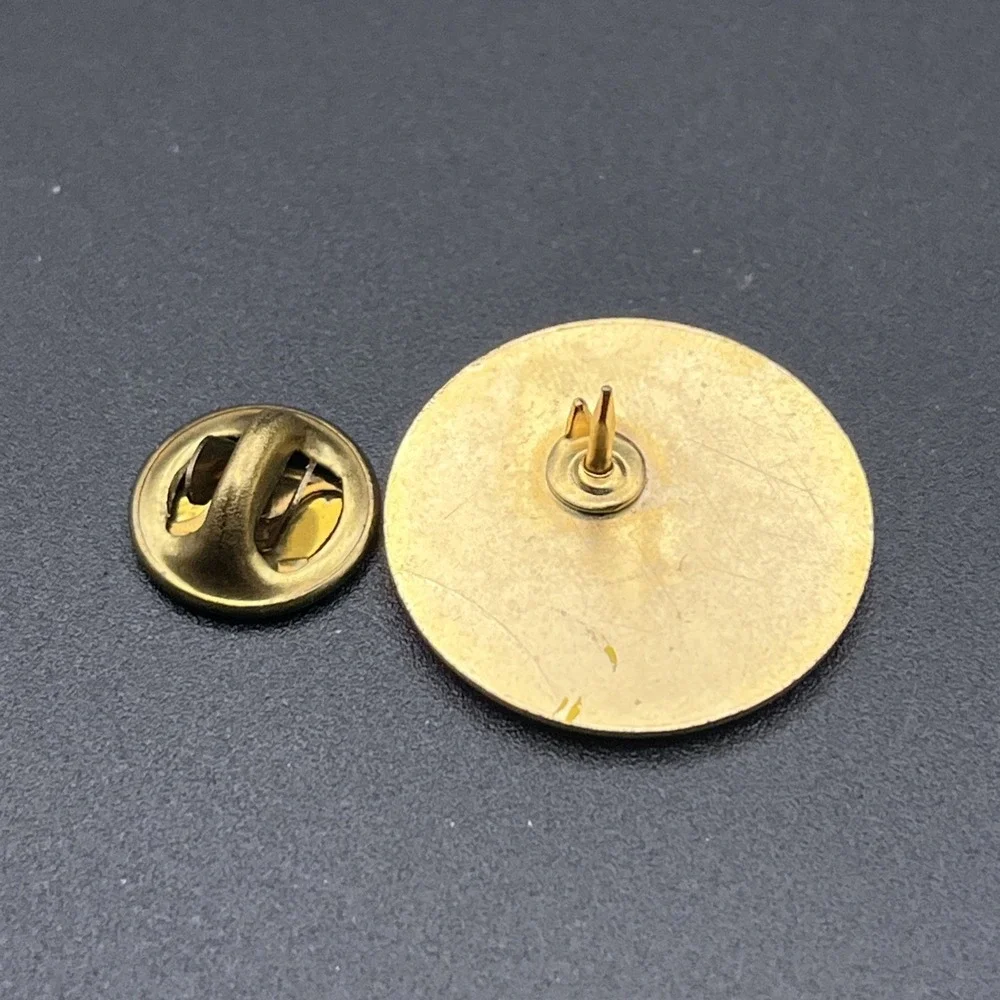Vintage Orange Nervous Scared Face Lapel Hat Pin‎